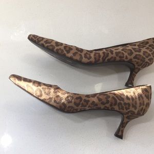 Leopard print kitten heel shoes by Ferragamo